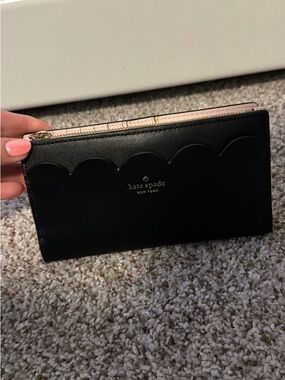 kate spade Black and Light Pink Scallop Trim Zip Wallet